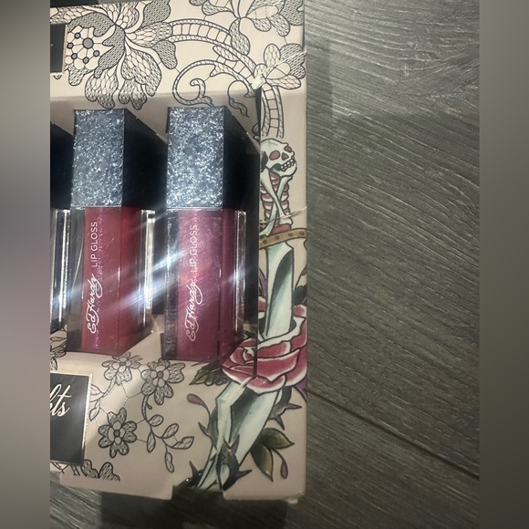 Ed Hardy Vibrant Lip Gloss Collection Set of 5 - Picture 2 of 4